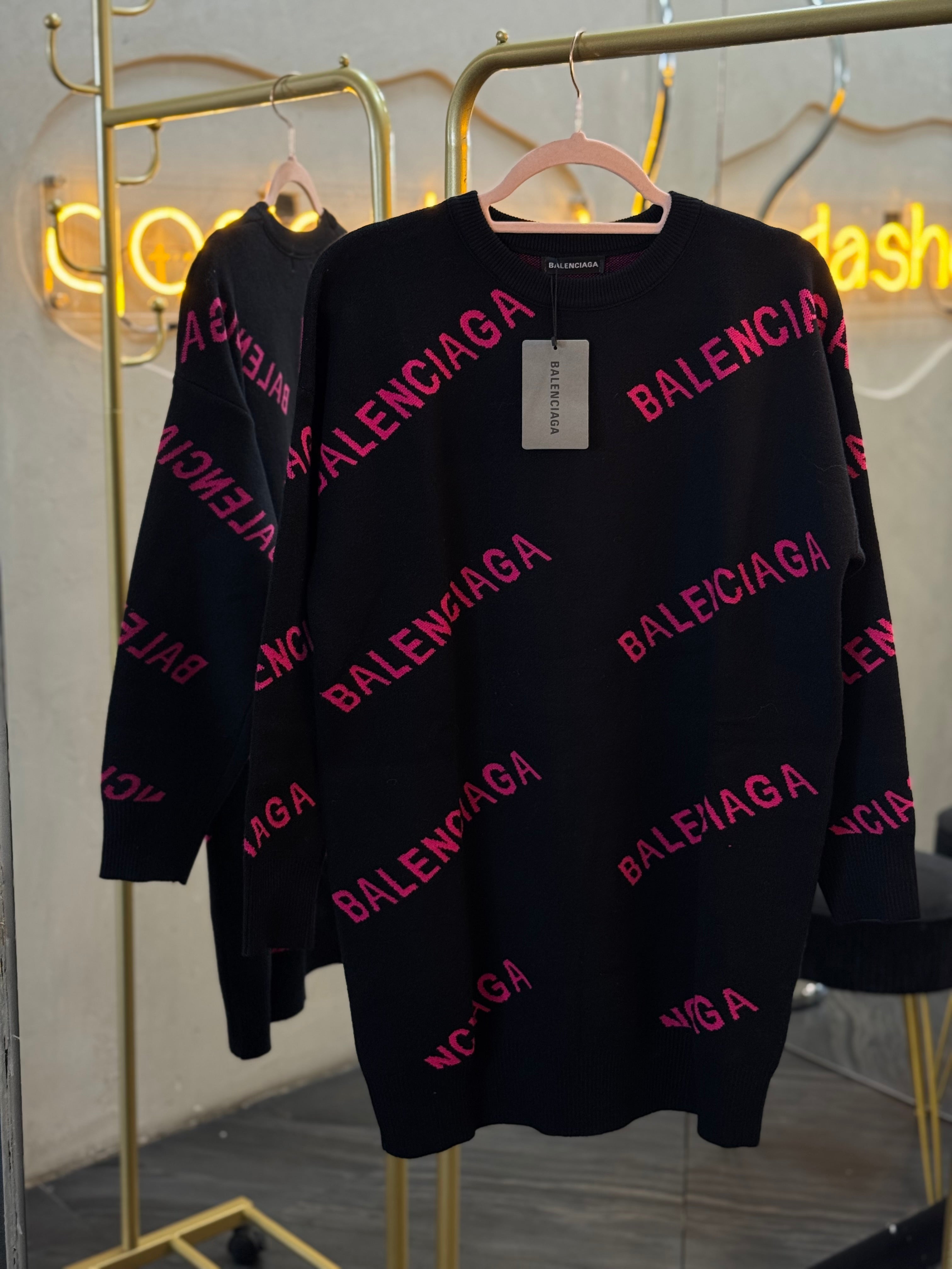 Suéter oversize negro-rosa