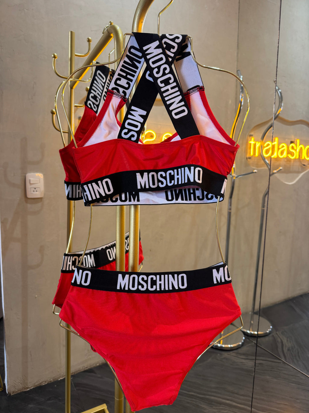 Traje de bajo rojo