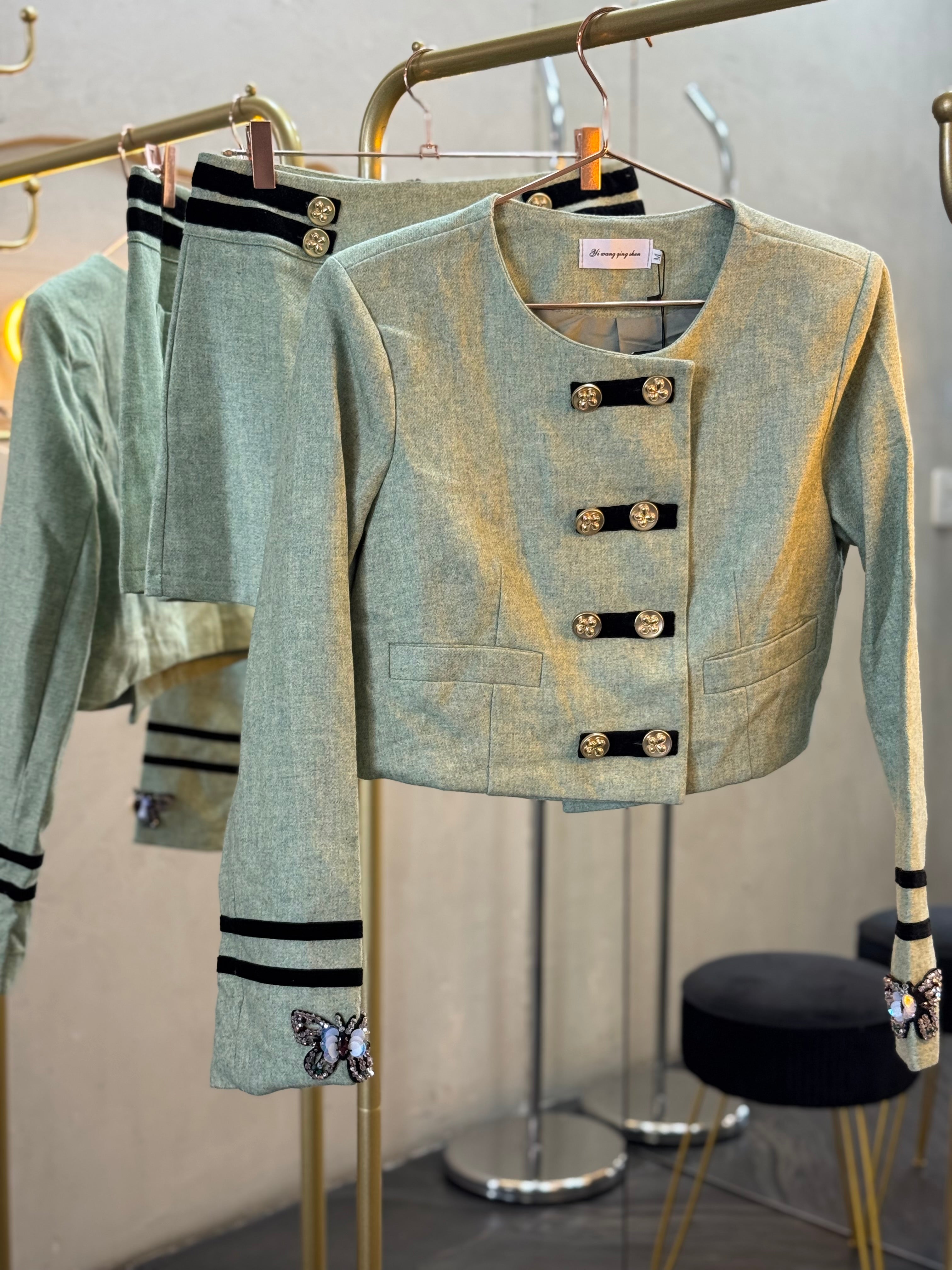 Set verde blazer y falda