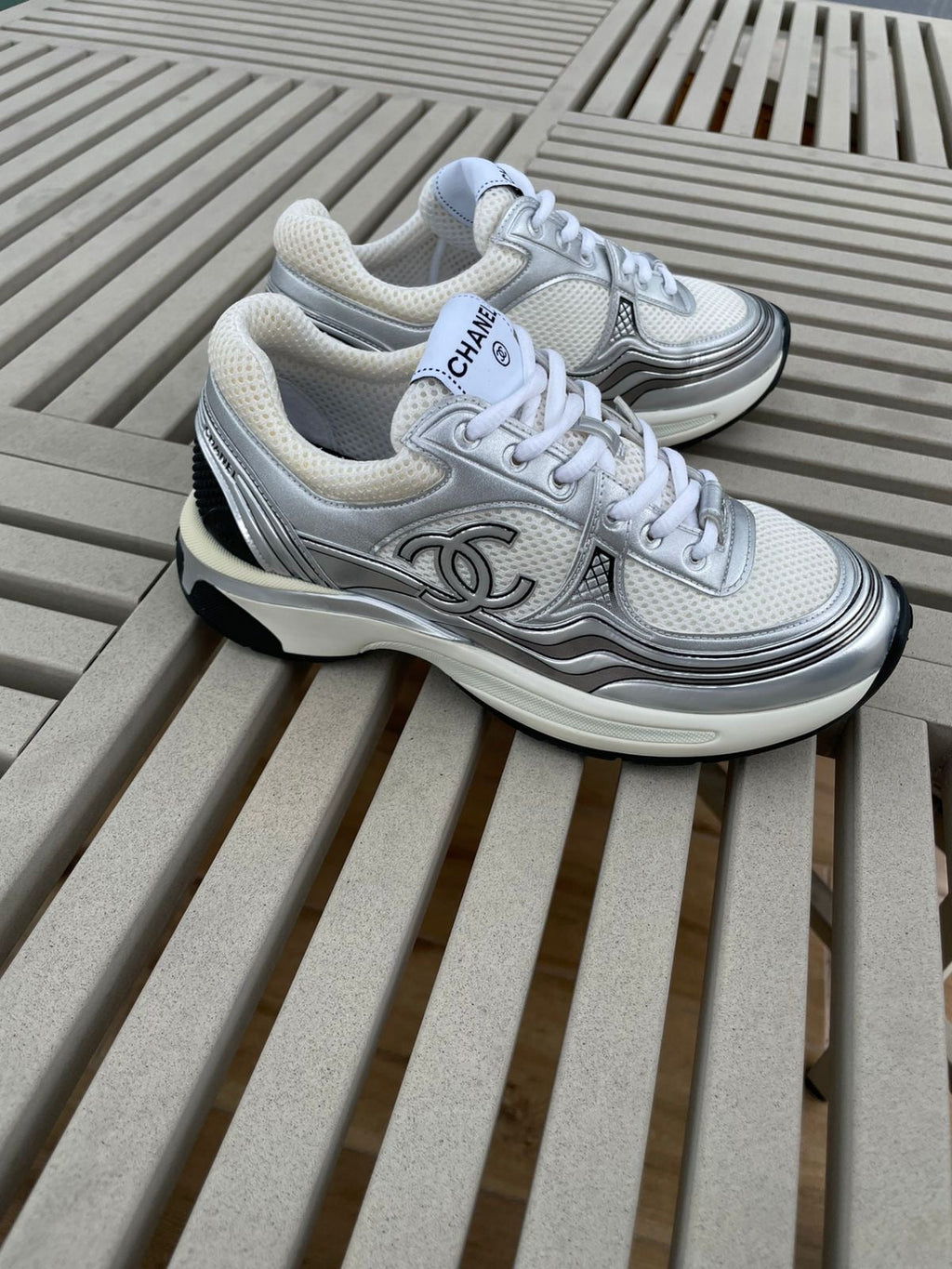 Tenis plata