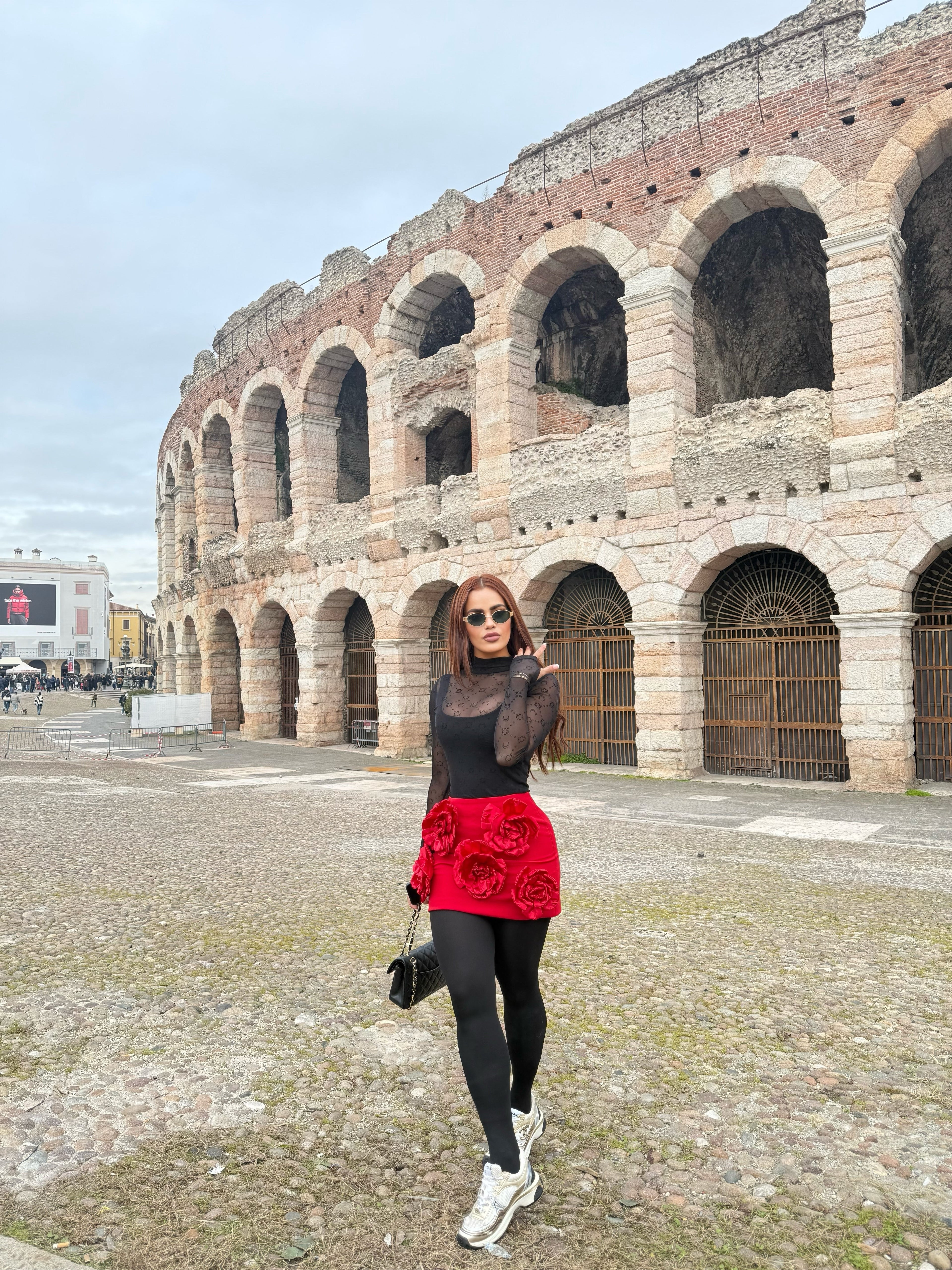 Falda roja flores