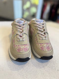 Tenis rosas con camel