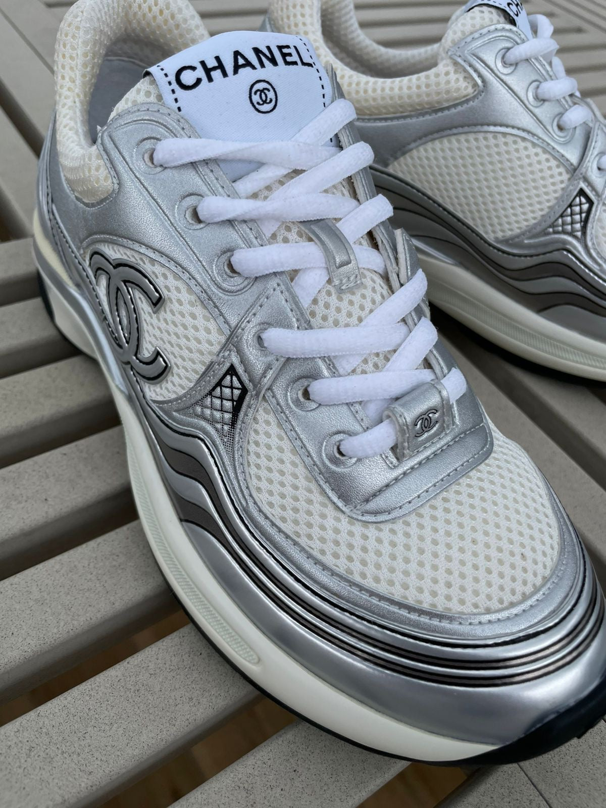 Tenis plata