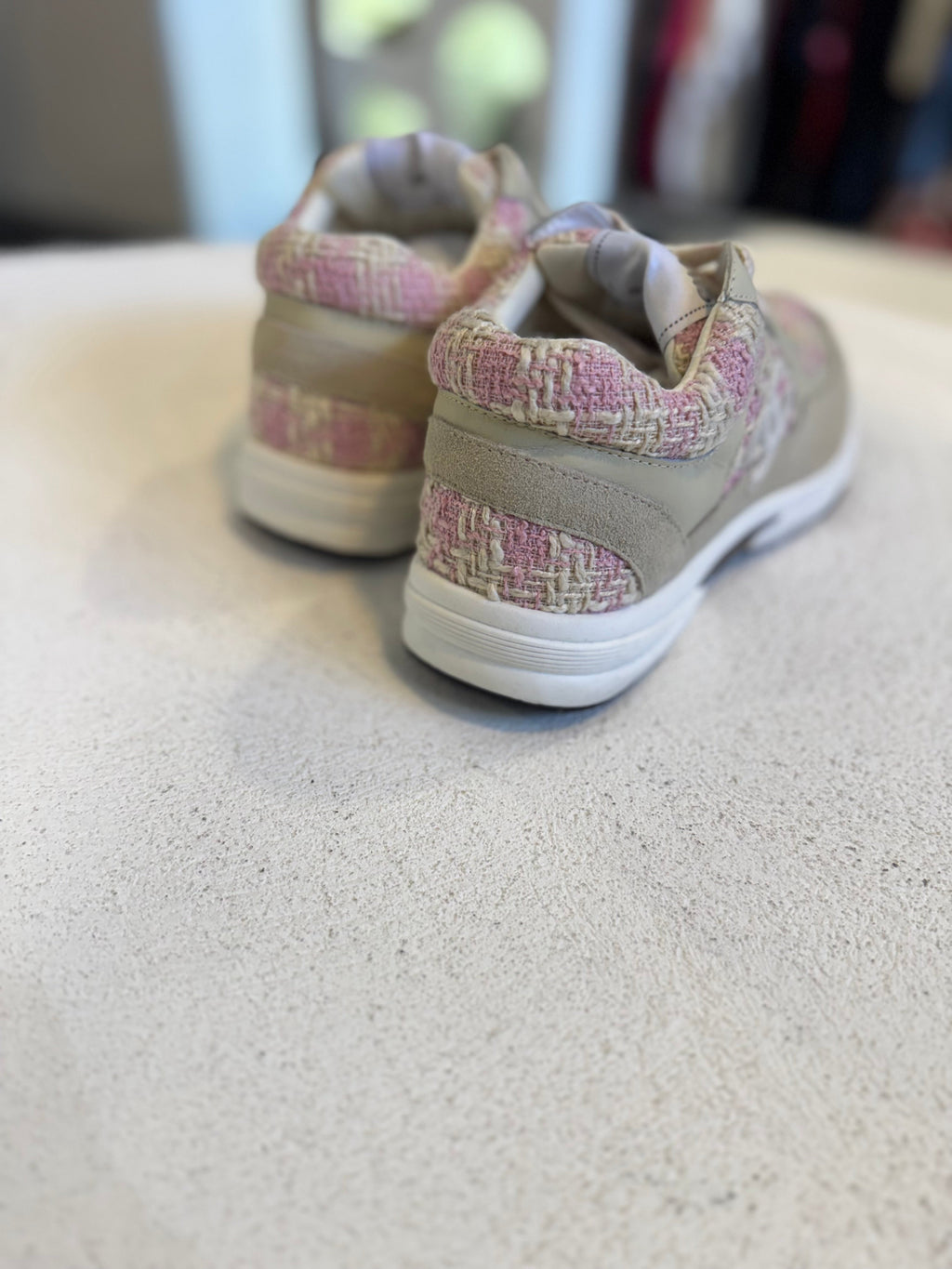 Tenis rosas con camel