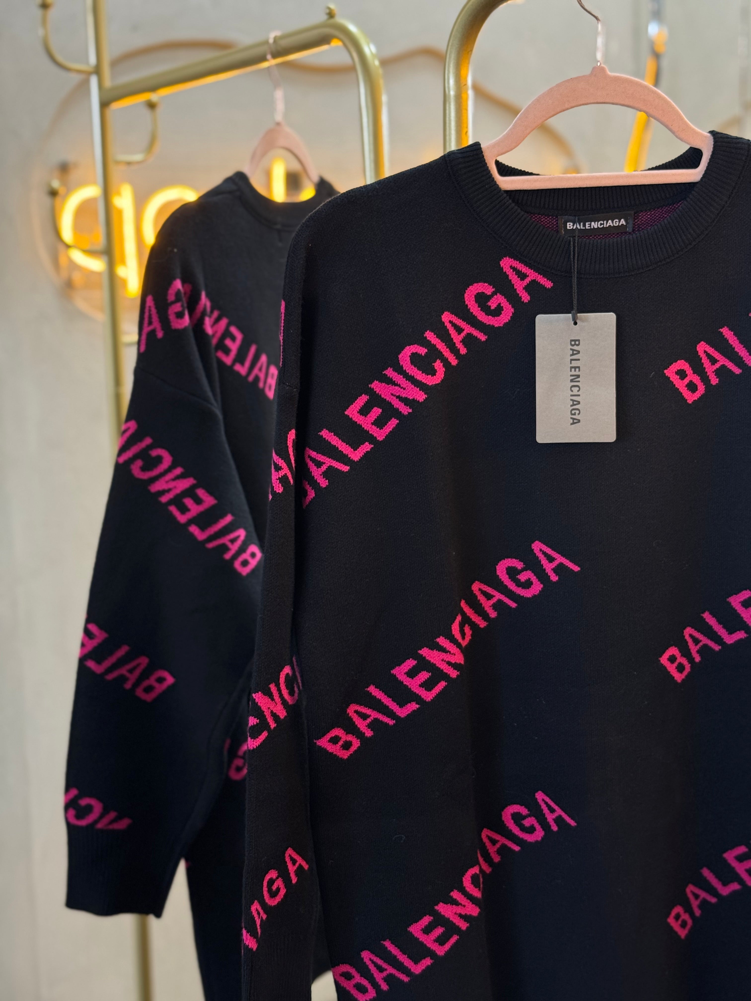 Suéter oversize negro-rosa