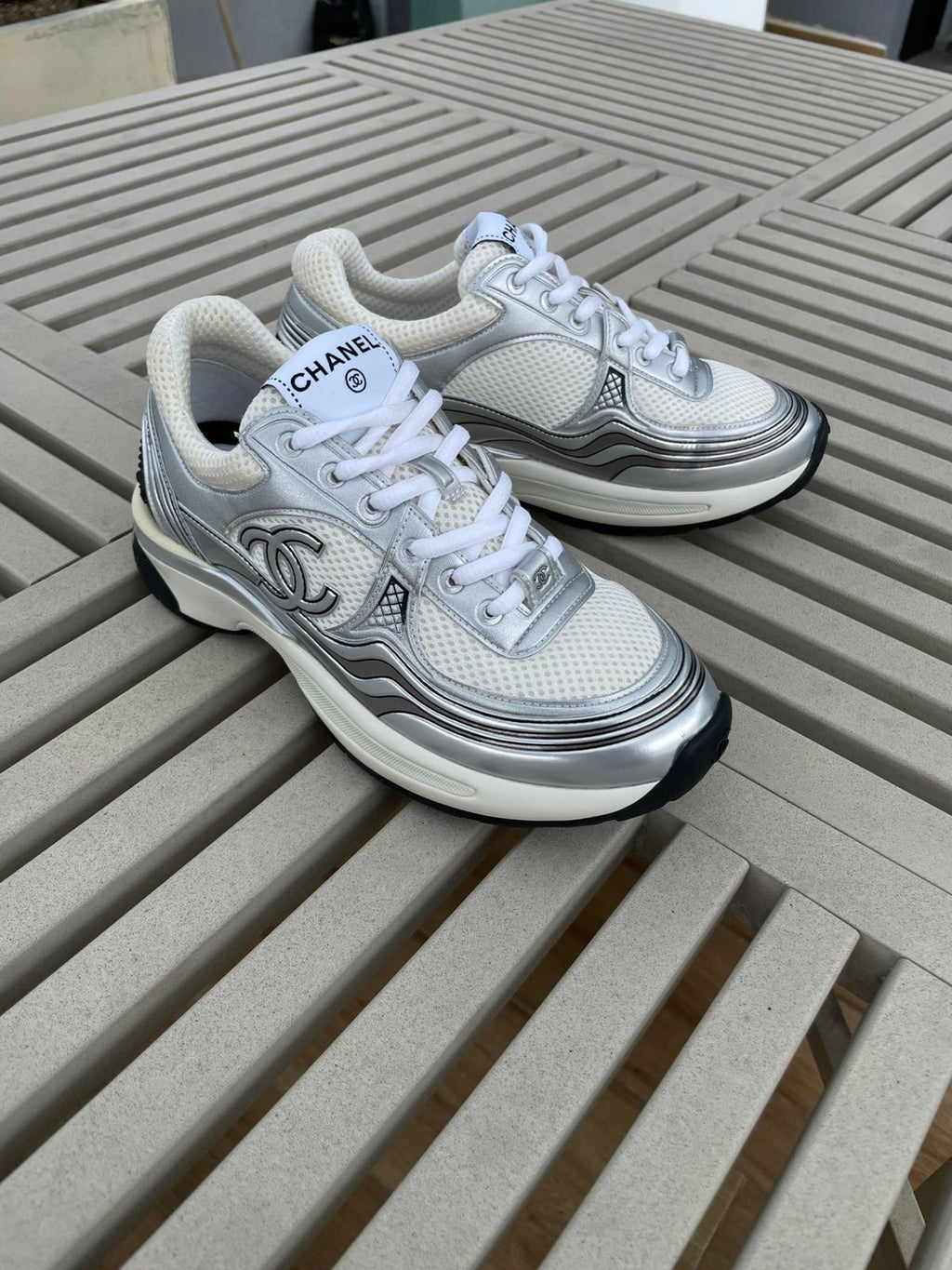 Tenis plata