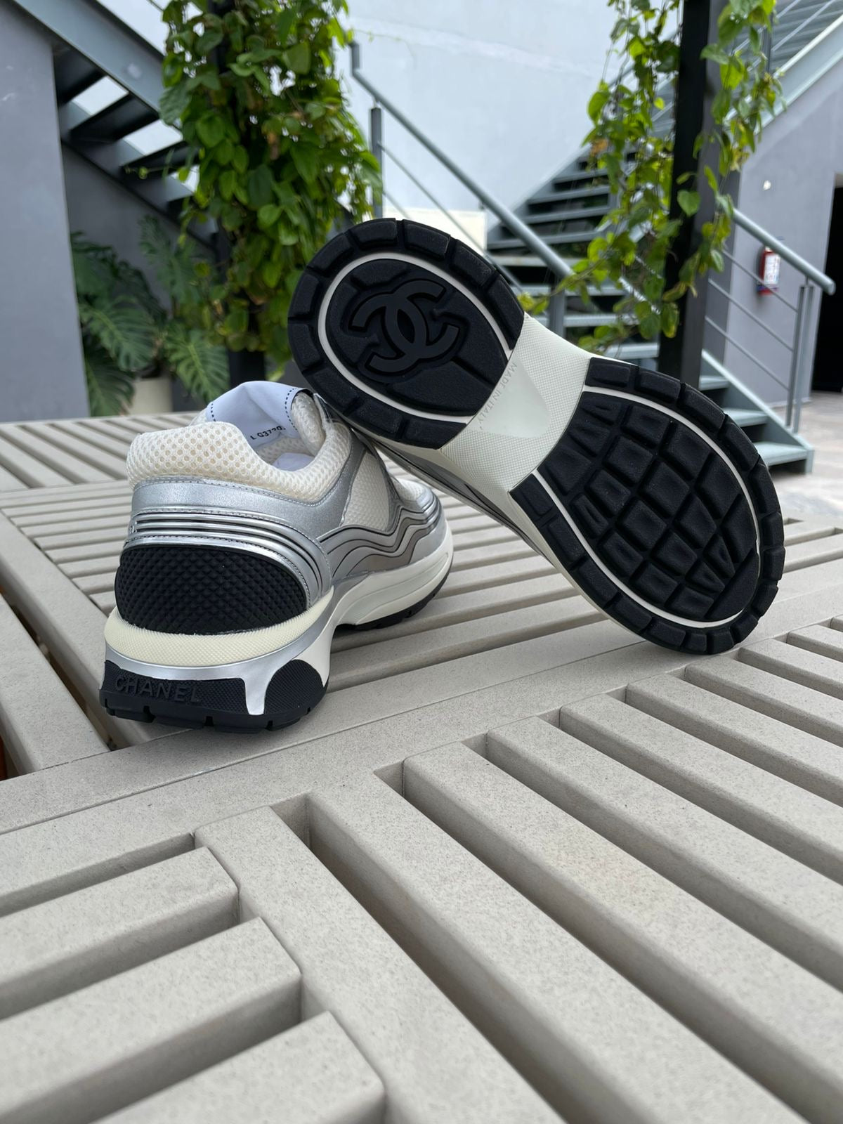 Tenis plata