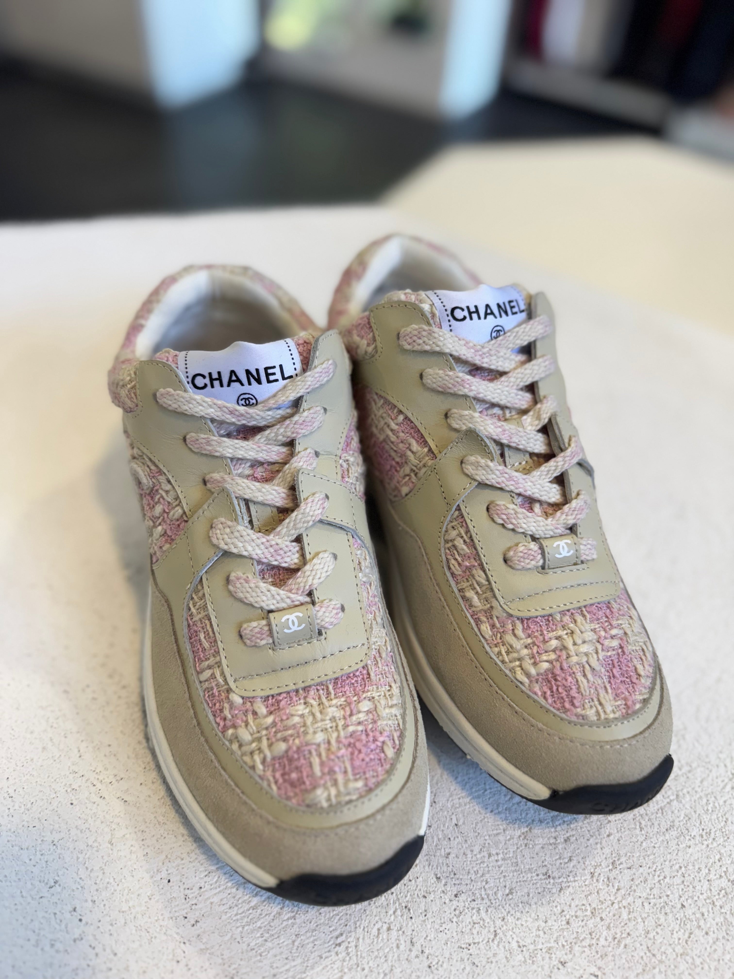 Tenis rosas con camel