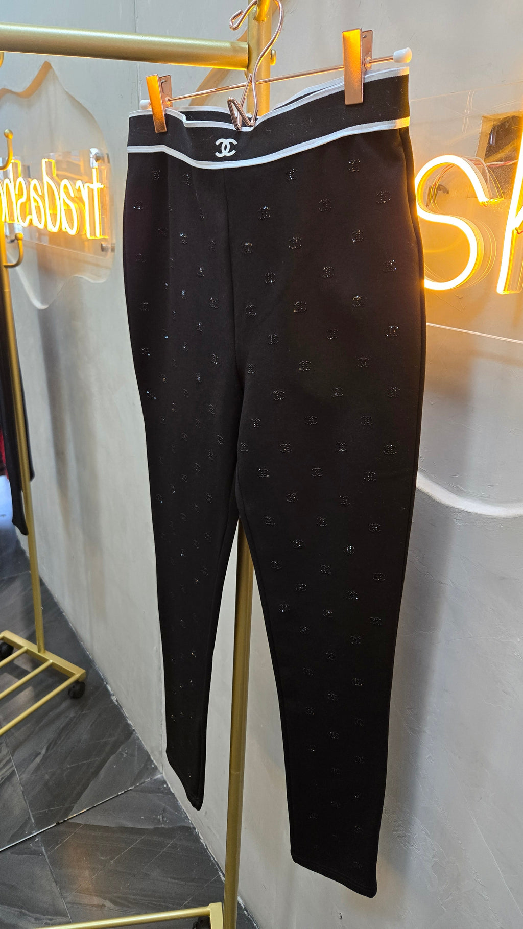 Pantalon negro CH