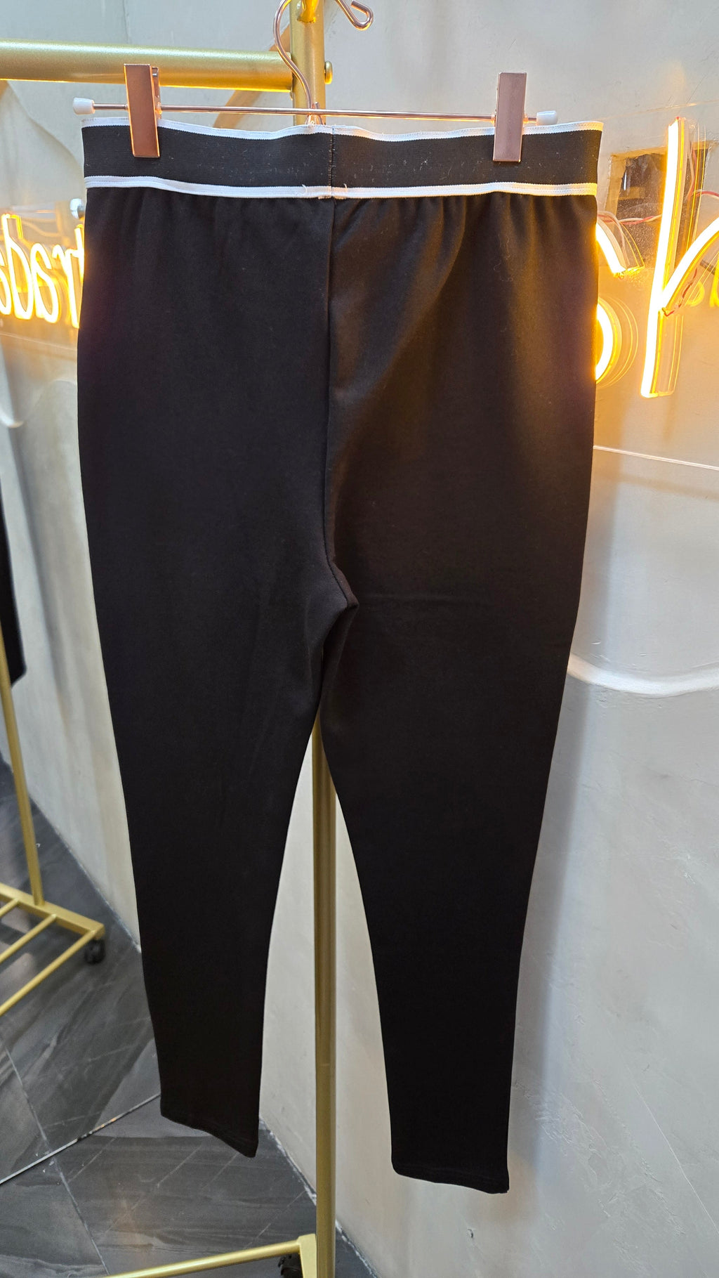 Pantalon negro CH