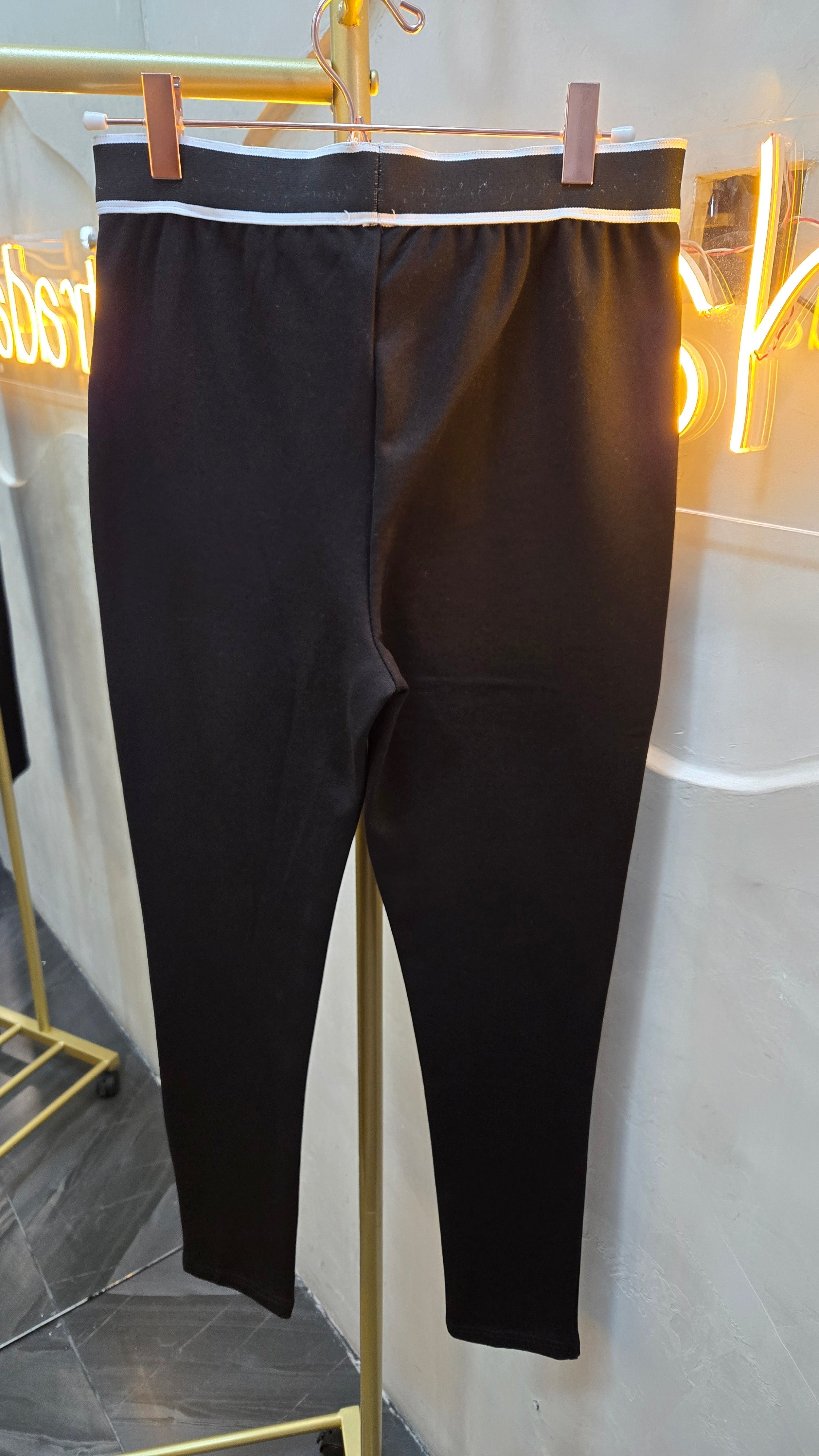 Pantalon negro CH