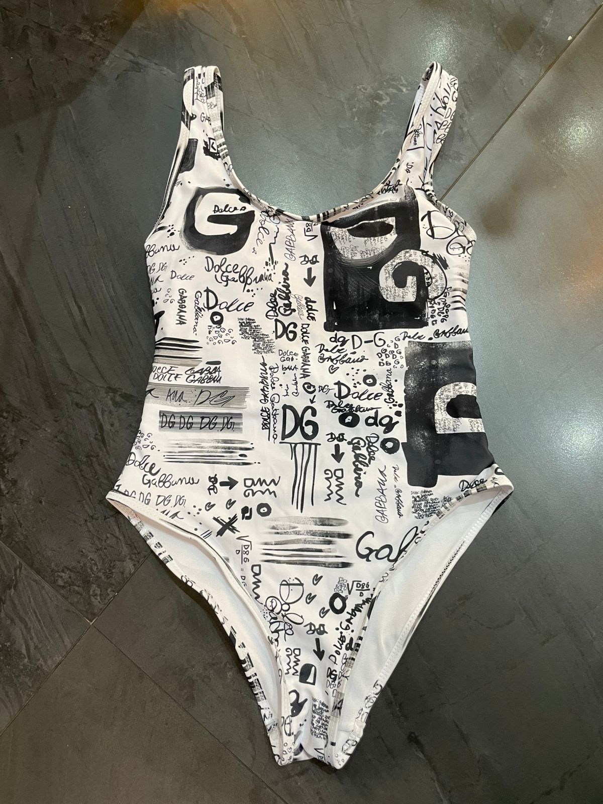 Traje de baño letras
